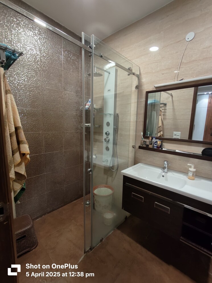 Bathroom, unitech-south-city-ii 4 Bedroom 2500 Sq.Ft. Builder Floor In Sector 50 Gurgaon 9180789