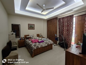 Bedroom in 4 BHK Builder Floor at Unitech South City II, Sector 50 – for Sale