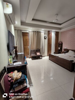 Living Room in 4 BHK Builder Floor at Unitech South City II, Sector 50 – for Sale