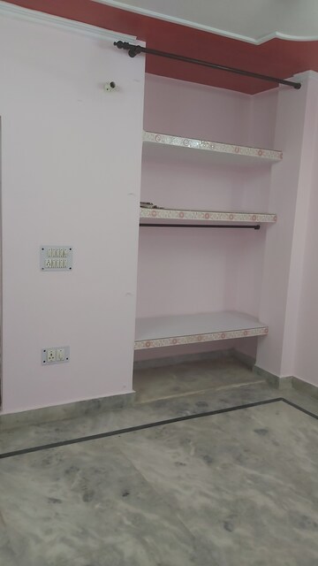 Furnished Amenities in 1.5 BHK Builder Floor at Mayur Vihar – for Rent