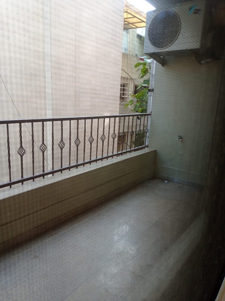 Balcony, safdarjung enclave 3 Bedroom 200 Sq.Yd. Villa In Safdarjung Enclave Delhi 9180817
