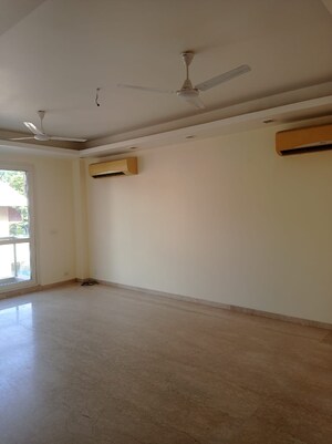 Room in 3 BHK Villa at Safdarjung Enclave – for Sale
