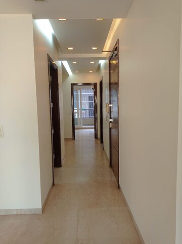 Building Lobby in 3 BHK Villa at Safdarjung Enclave – for Sale