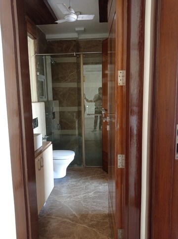 Building Lobby in 3 BHK Villa at Safdarjung Enclave – for Sale