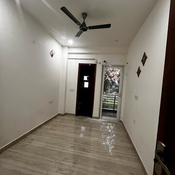 Room in 3 BHK Builder Floor at Puri Kohinoor, Tikawali – for Rent