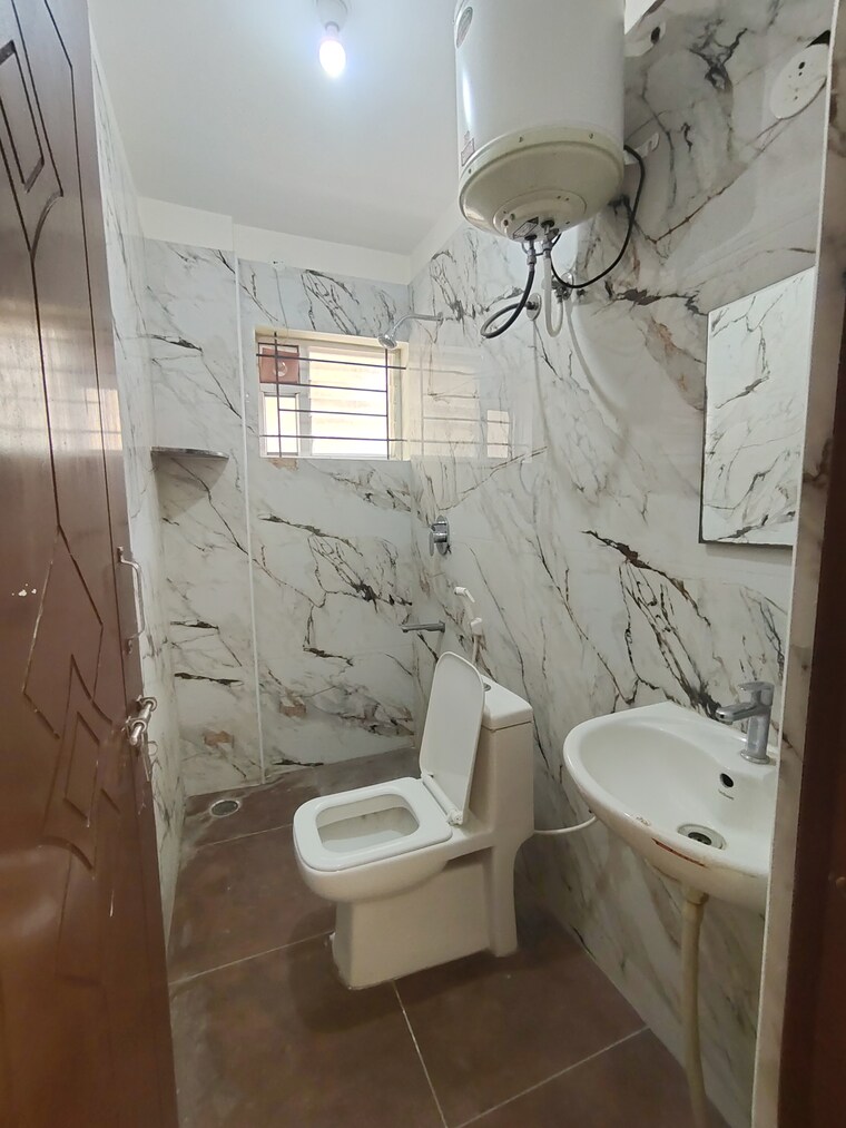 Bathroom, harlur 2 Bedroom 995 Sq.Ft. Apartment In Harlur Bangalore 9180822