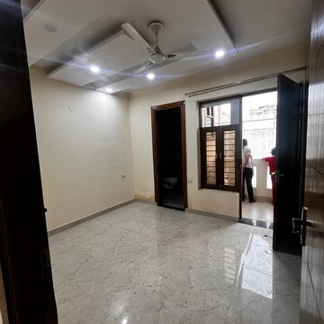 Room in 2 BHK Builder Floor at RPS Palm Drive, Khedi Road – for Rent
