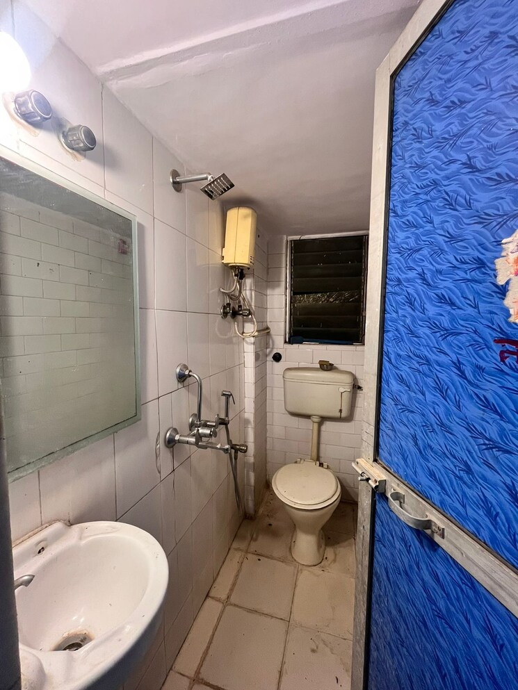 Bathroom, andheri west 2 Bedroom 800 Sq.Ft. Apartment In Andheri West Mumbai 9180827