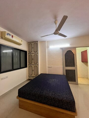 Bedroom in 2 BHK Apartment at Andheri West – for Rent