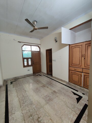 Room in 3 BHK Apartment at Apex Vardan Apartments, Indrapuram – for Rent
