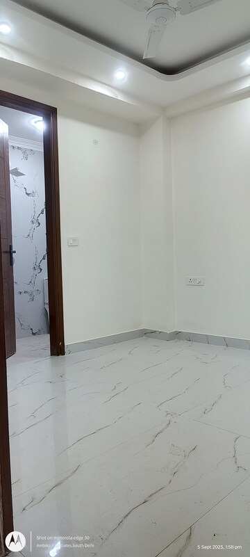 Room in 1 BHK Builder Floor at Chattarpur – for Rent