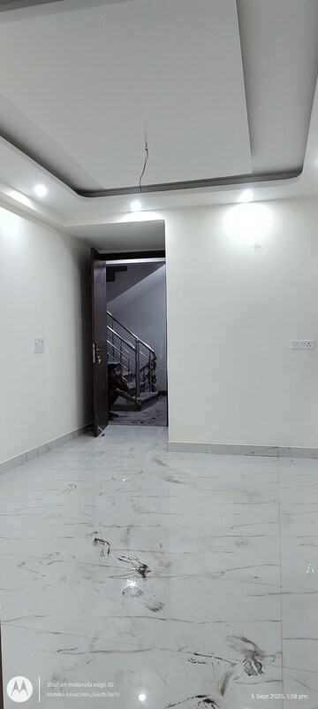 Bedroom in 1 BHK Builder Floor at Chattarpur – for Rent