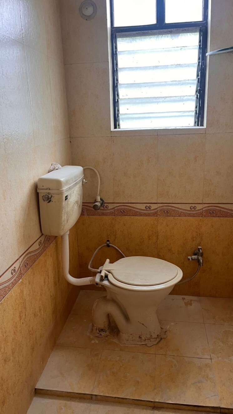 Bathroom, mansi-maniratna-complex 2 Bedroom 1100 Sq.Ft. Apartment In Walvekar Nagar Pune 9180877