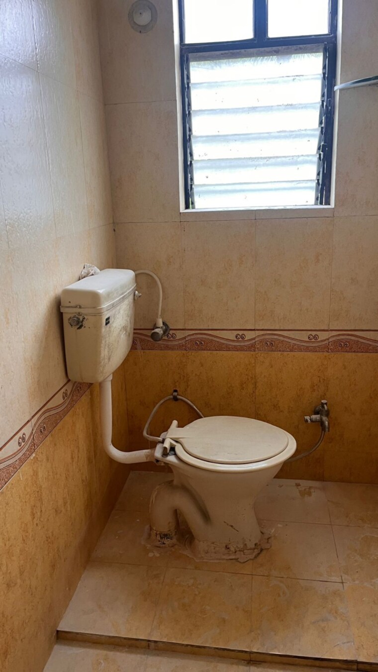 Bathroom, mansi-maniratna-complex 2 Bedroom 1100 Sq.Ft. Apartment In Walvekar Nagar Pune 9180877
