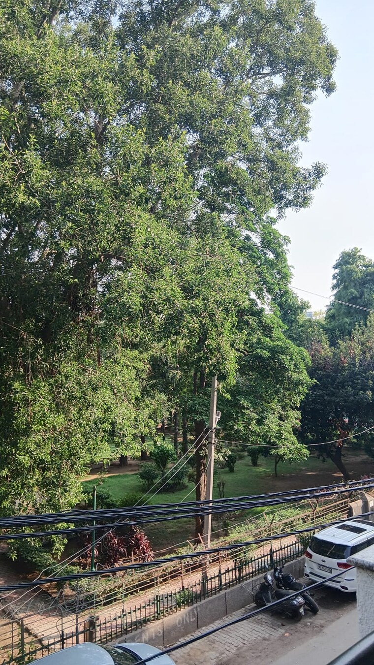 Garden, east of kailash 3 Bedroom 1450 Sq.Ft. Builder Floor In East Of Kailash Delhi 9180887