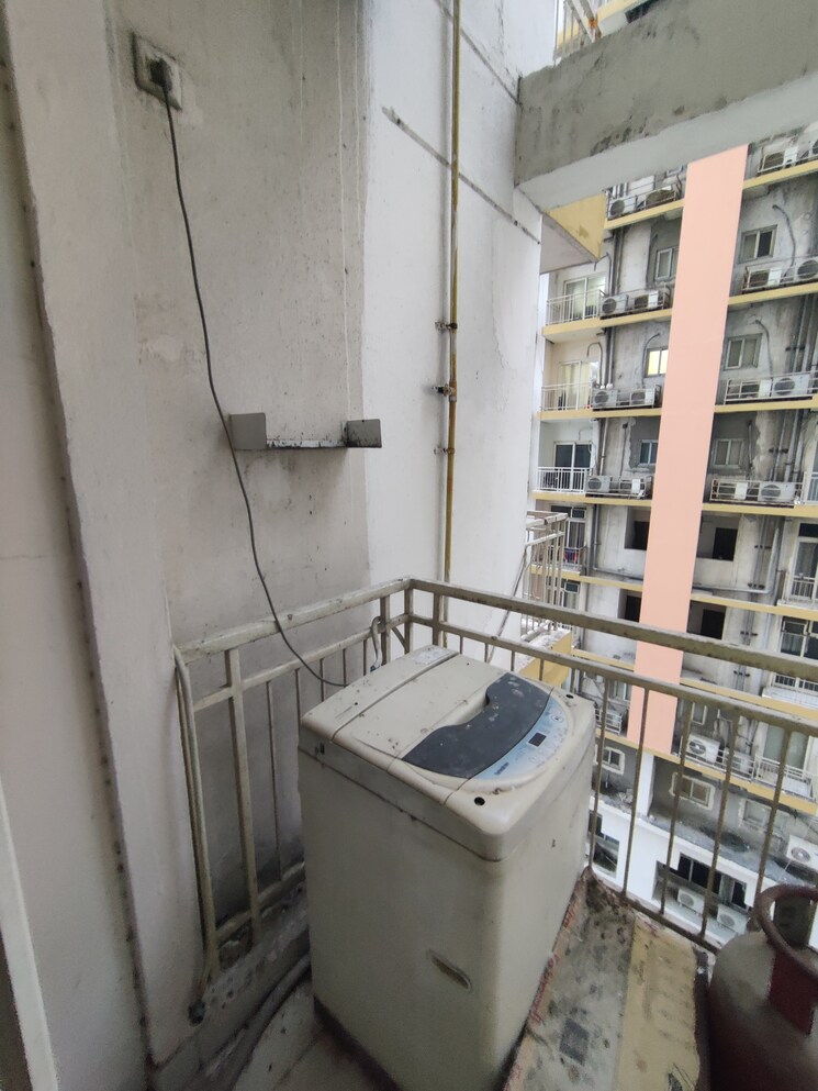 Balcony, rishabh-cloud-9 1.5 Bedroom 600 Sq.Ft. Apartment In Sector 1 Vaishali Ghaziabad 9180895