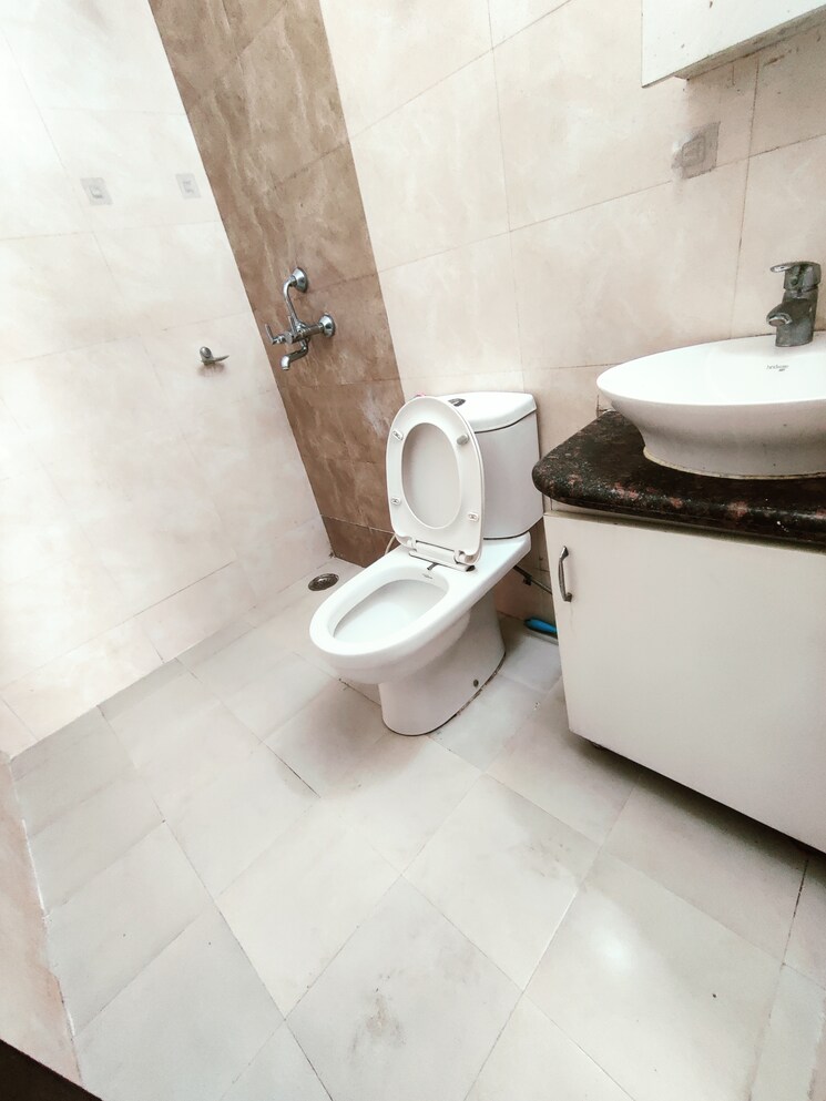 Bathroom, civitech-florencia 3 Bedroom 1515 Sq.Ft. Apartment In Vaishali Sector 9 Ghaziabad 9180902