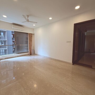 Room in 3 BHK Apartment at Divine Heights Bandra West, B Block Bkc – for Rent