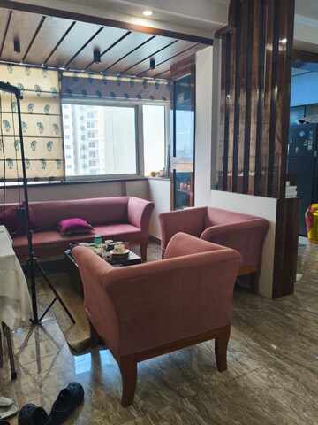 Team Area in 3 BHK Apartment at Amrapali Silicon City, Sector 76 – for Rent