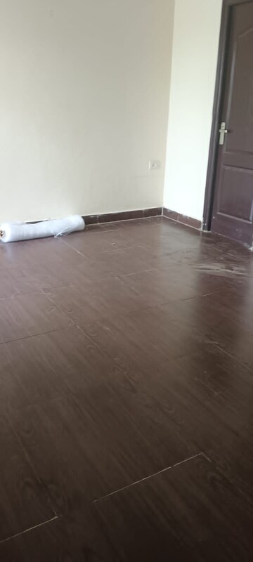 Room in 2 BHK Apartment at Gardenia Golf City, Sector 75 – for Rent
