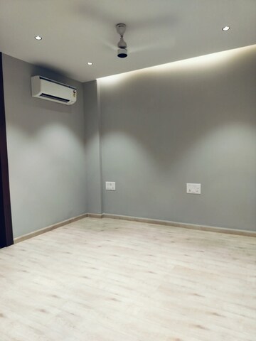 Room in 3 BHK Builder Floor at Sector 57 – for Rent