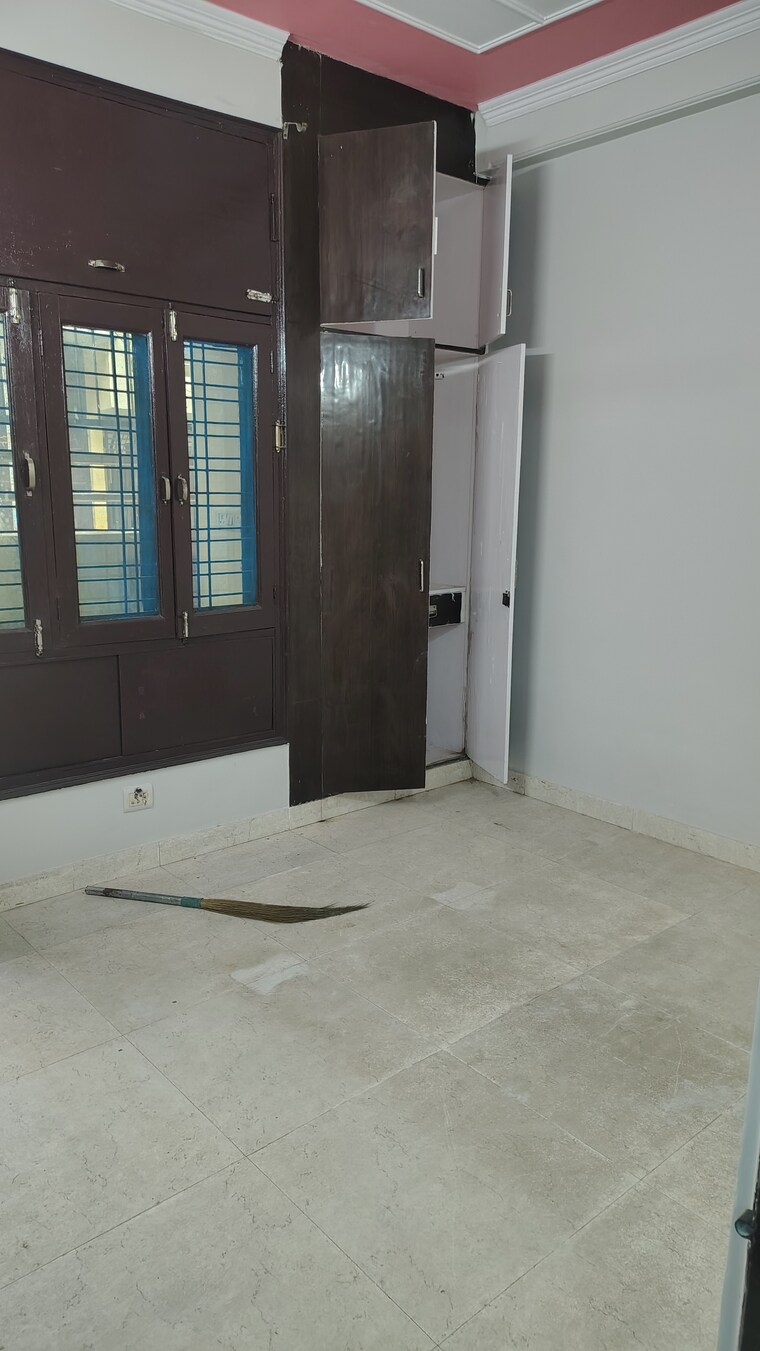 Room, vasundhara sector 9 3 Bedroom 97 Sq.Yd. Independent House In Vasundhara Sector 9 Ghaziabad 9180970