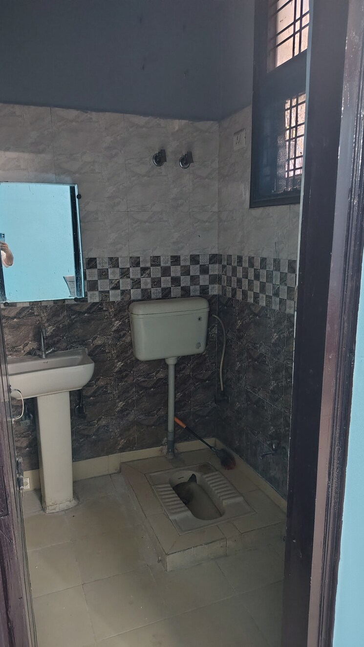 Bathroom, vasundhara sector 9 3 Bedroom 97 Sq.Yd. Independent House In Vasundhara Sector 9 Ghaziabad 9180970