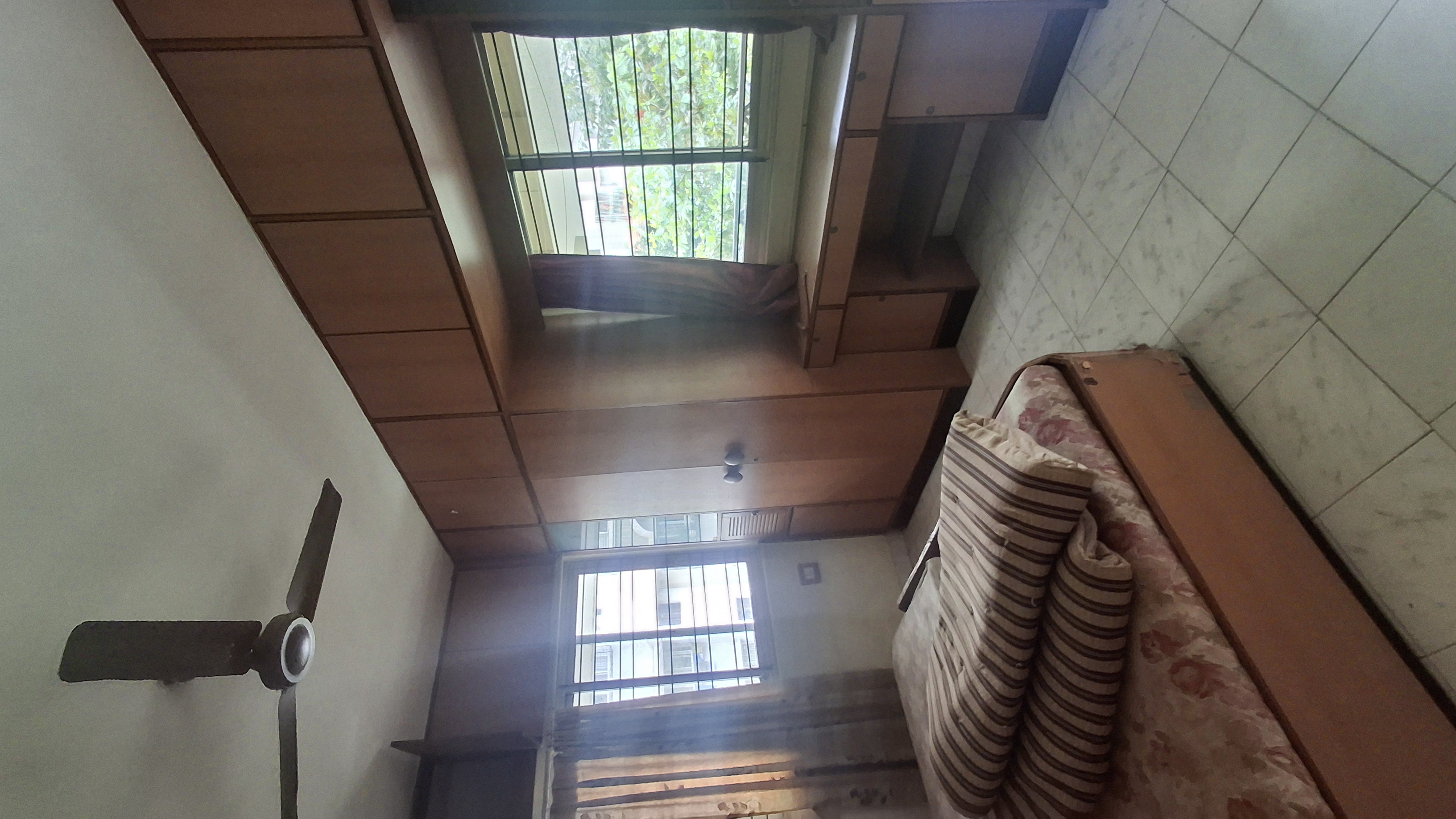 2 BHK Apartment For Rent in Tain Square