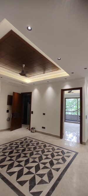 Room in 4 BHK Builder Floor at Safdarjung Enclave – for Sale