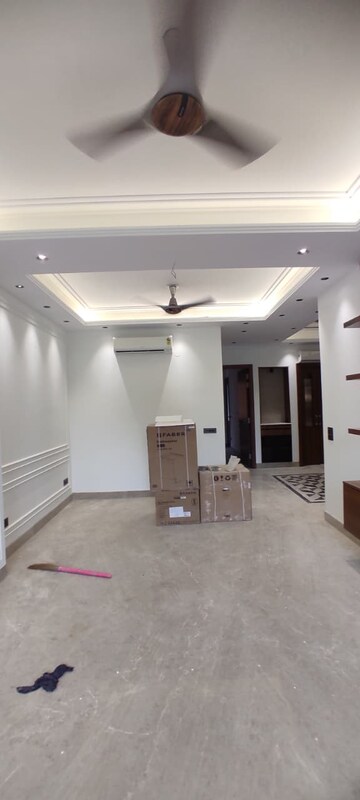 Bedroom in 4 BHK Builder Floor at Safdarjung Enclave – for Sale