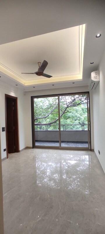 Room in 4 BHK Builder Floor at Safdarjung Enclave – for Sale