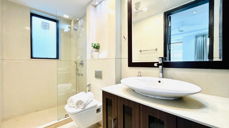 Bathroom, safdarjung enclave 3 Bedroom 2200 Sq.Ft. Builder Floor In Safdarjung Enclave Delhi 9180982