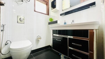 Bathroom in 4 BHK Builder Floor at Safdarjung Enclave – for Rent