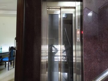 Lift in 2 BHK Builder Floor at Lajpat Nagar ii – for Rent
