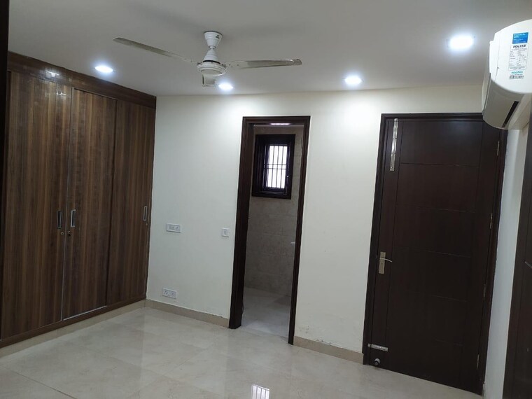 Room, lajpat nagar ii 2 Bedroom 100 Sq.Yd. Builder Floor In Lajpat Nagar ii Delhi 9180993