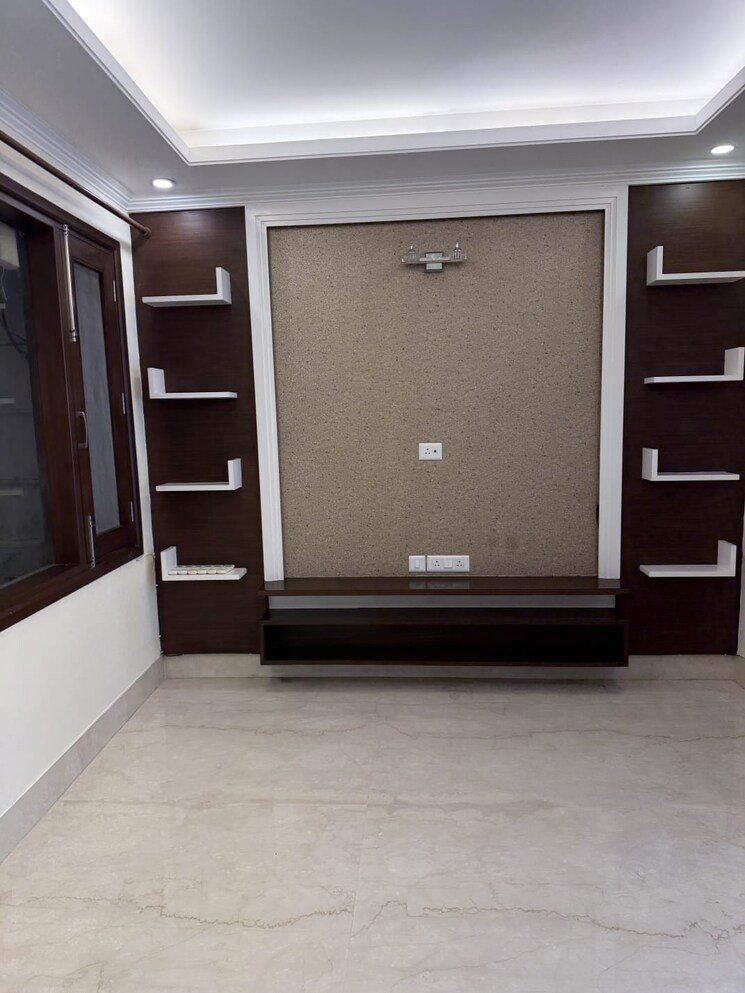 Room, greater kailash ii 4 Bedroom 2500 Sq.Ft. Builder Floor In Greater Kailash ii Delhi 9180997
