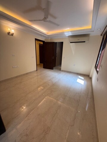 Room in 4 BHK Builder Floor at Greater Kailash ii – for Rent