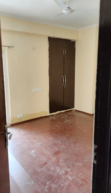Room in 3 BHK Apartment at Amrapali Terrace Homes, Tech Zone 4 Greater Noida – for Rent