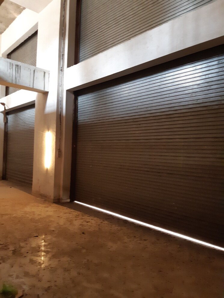 Room, mahalaxmi-chs-parel Commercial Shop 1200 Sq.Ft. In Parel Mumbai 9180999