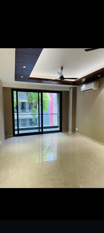 Room in 3 BHK Builder Floor at Safdarjung Development Area – for Rent