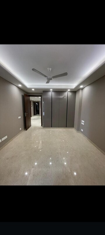 Room in 3 BHK Builder Floor at Safdarjung Development Area – for Rent