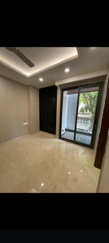 Room in 3 BHK Builder Floor at Safdarjung Development Area – for Rent
