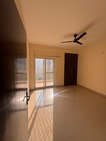 Room in 3 BHK Apartment at Paramount Emotions, Sector 1 Greater Noida – for Rent