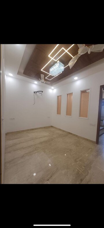 Room in 2 BHK Builder Floor at Kalkaji – for Rent