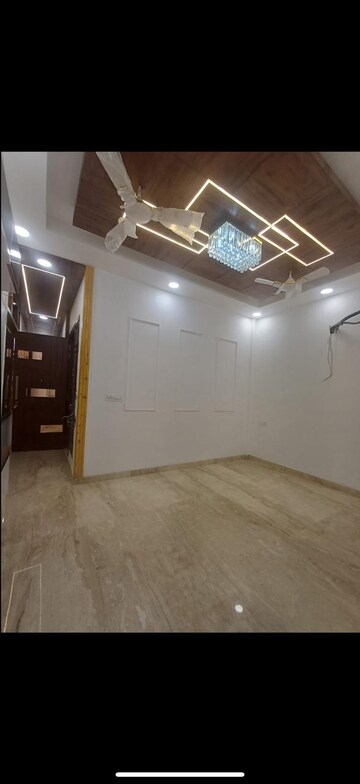 Room in 2 BHK Builder Floor at Kalkaji – for Rent