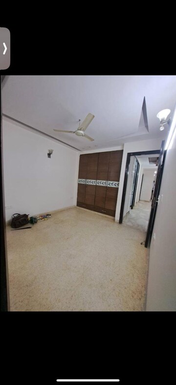 Room in 3 BHK Builder Floor at Chittaranjan Park – for Rent