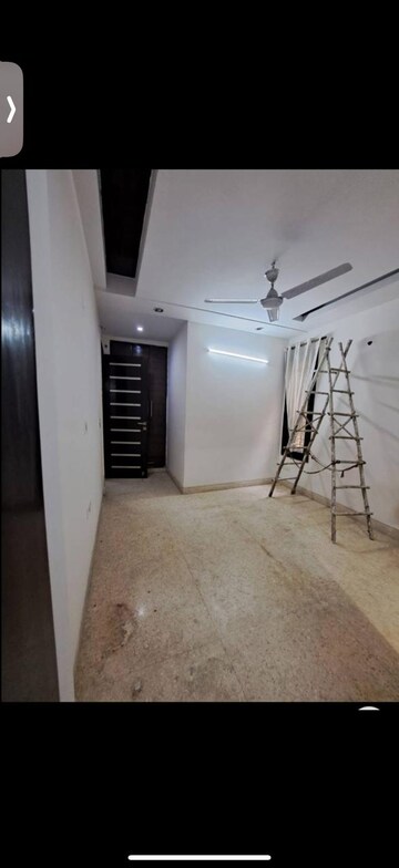 Bedroom in 3 BHK Builder Floor at Chittaranjan Park – for Rent