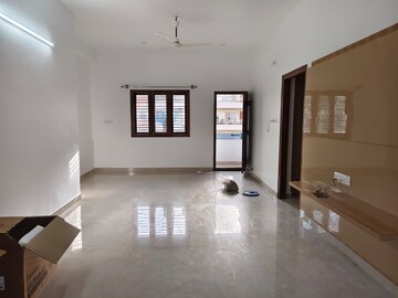 Room in 2 BHK Builder Floor at Halasuru – for Rent