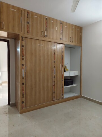 Room in 2 BHK Builder Floor at Halasuru – for Rent