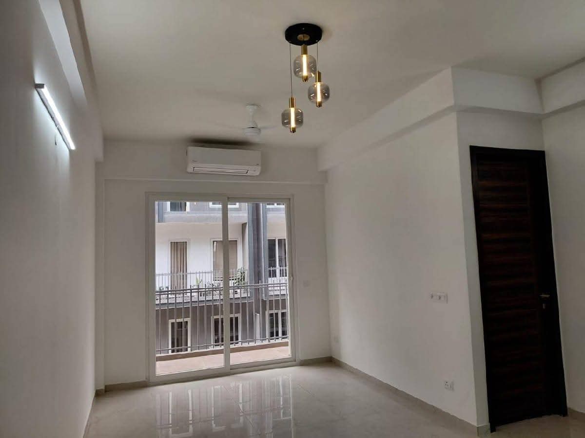 3.5 BHK + Extra Room Apartment For Rent in Smart World Orchard